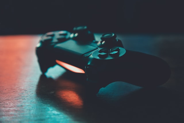Große AAA-Titel für die Konsole werden oft über mehrere Jahre produziert DualShock Controller